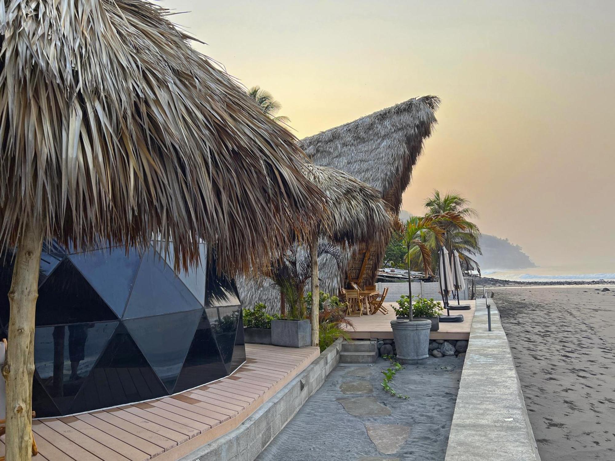 Almare Zonte - Beachfront Glamping Hotel El Zonte Extérieur photo